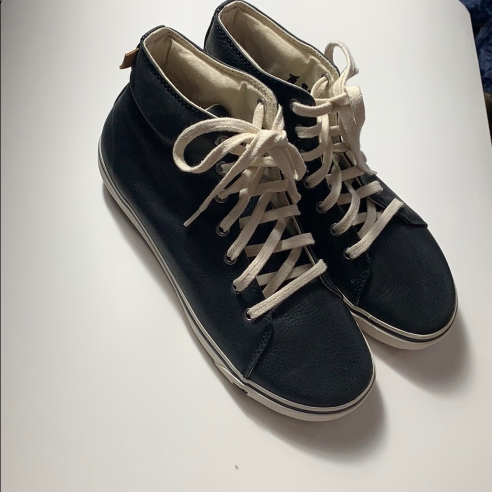 Keen men’s 12 black sneaker